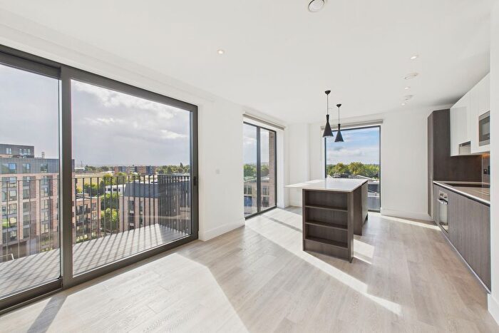 2 Bedroom Flat To Rent In Ascot Road, Watford, WD18