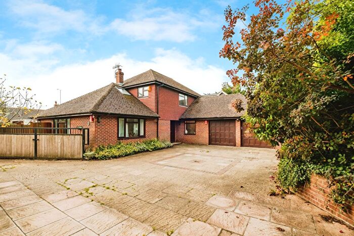 4 Bedroom Detached House For Sale In Whylands Crescent, Worthing, BN13