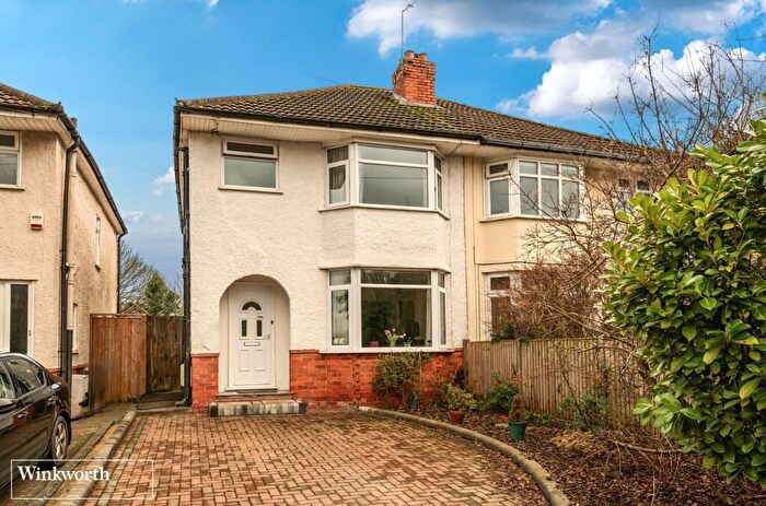 3 Bedroom Semi Detached House For Sale In Winchester Road, Basingstoke, Hampshire, RG21