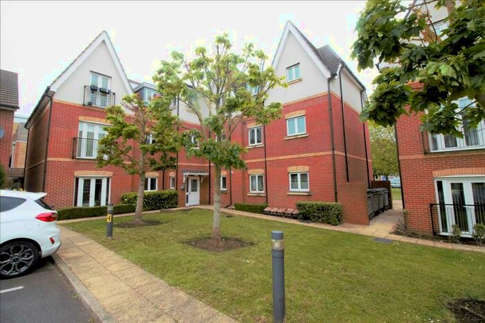 2 Bedroom Apartment To Rent In Hawthorne House, Gooshays Gardens, Romford, RM3