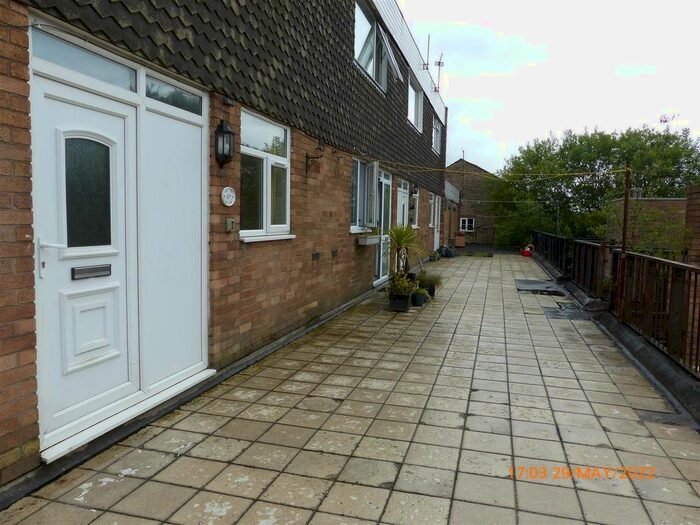 2 Bedroom Flat To Rent In Dingle Road, Up Holland, Skelmersdale, WN8