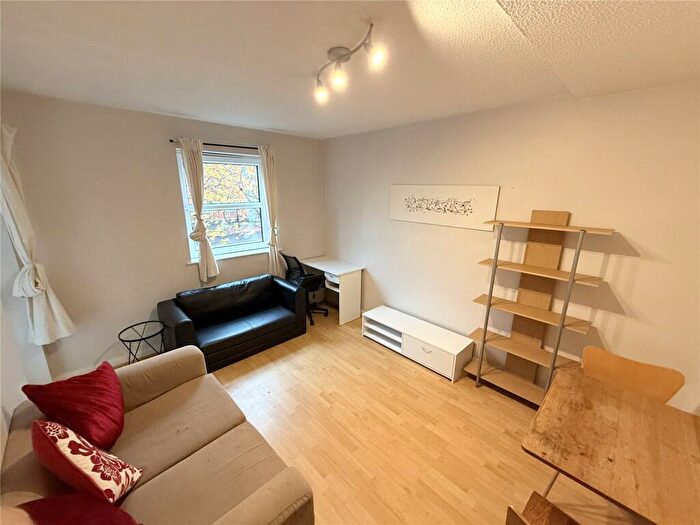 1 Bedroom Flat To Rent In Hathersage Road, Manchester, Greater Manchester, M13