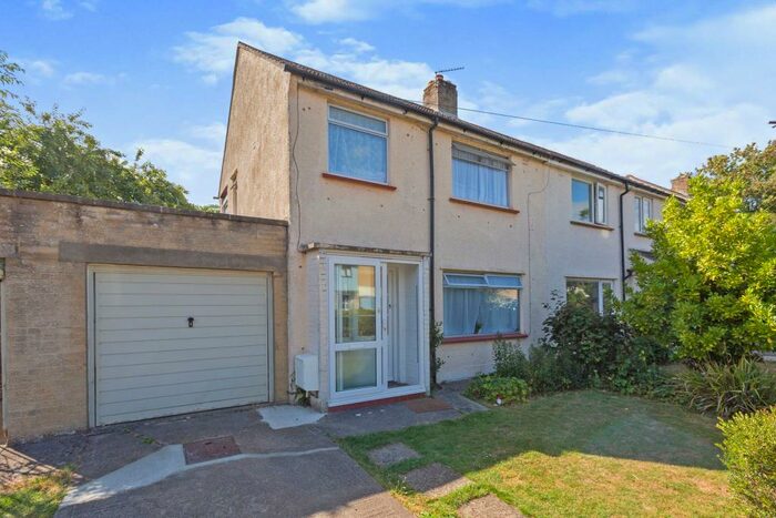 3 Bedroom Semi-Detached House To Rent In Haynes Road-, OX3