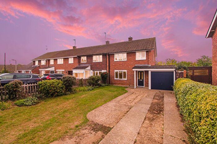 3 Bedroom End Of Terrace House For Sale In Queens Crescent, Clapham, MK41