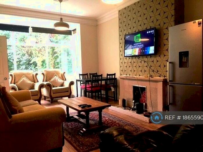 7 Bedroom Semi-Detached House To Rent In Mauldeth Road, Manchester, M20