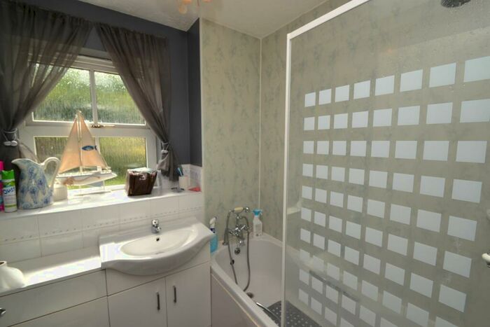 3 Bedroom End Of Terrace House For Sale In The Mistal, Thackley, BD10