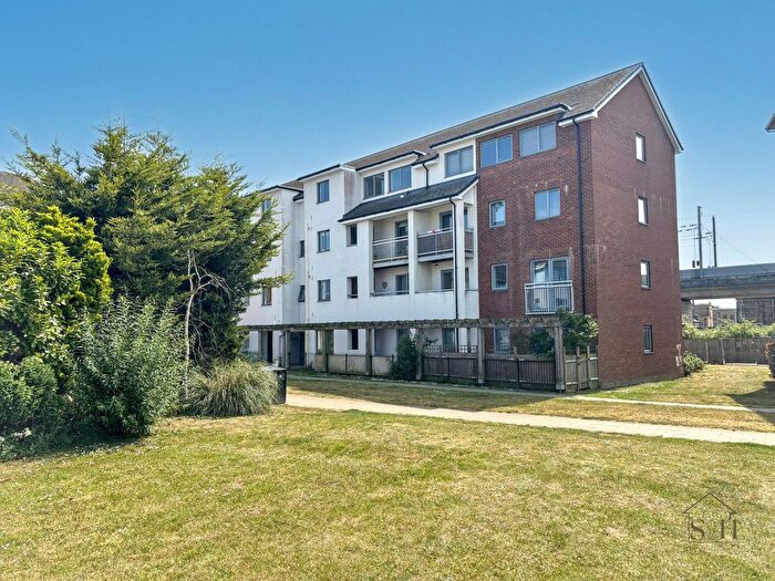 2 Bedroom Flat For Sale In Billington Grove, Willesborough, TN24