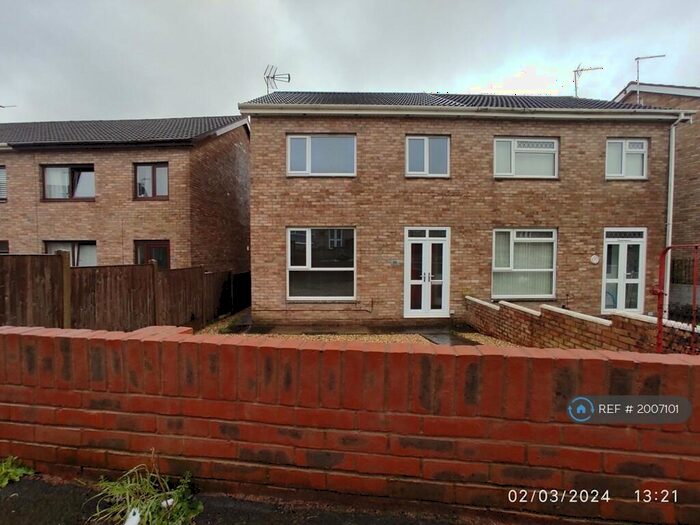 3 Bedroom Semi-Detached House To Rent In Whitecroft Way, Bristol, BS15