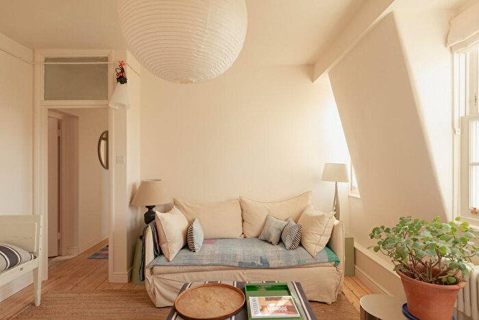 2 Bedroom Flat For Sale In Peabody Estate, Camberwell Green, Camberwell, SE5