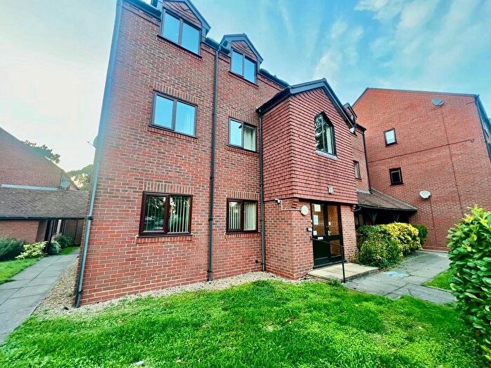 2 Bedroom Flat To Rent In Droitwich Road, Worcester, WR3