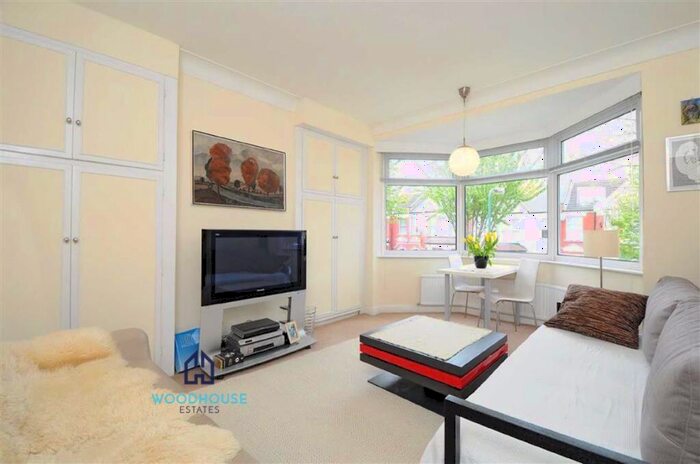 3 Bedroom Flat To Rent In Chandos Road, London, NW2