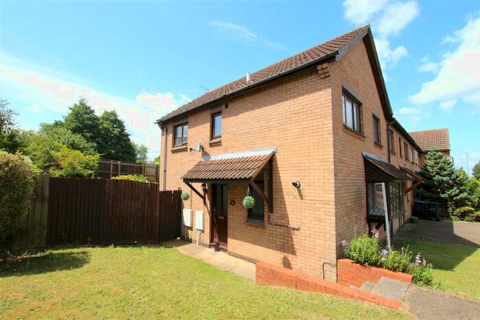 3 Bedroom Terraced House To Rent In Quernstone Lane, Northampton, NN4