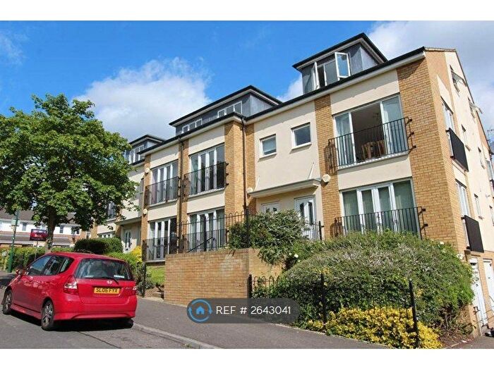 2 Bedroom Flat To Rent In Halcroft Court, Sutton, SM1