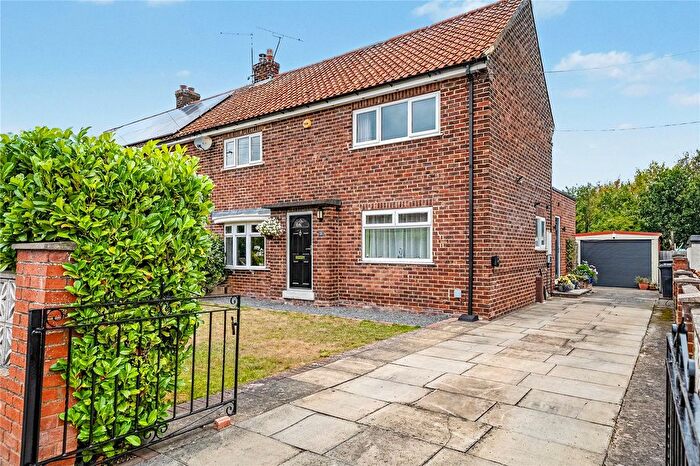 3 Bedroom Semi-Detached House For Sale In Auster Bank View, Tadcaster, North Yorkshire, LS24