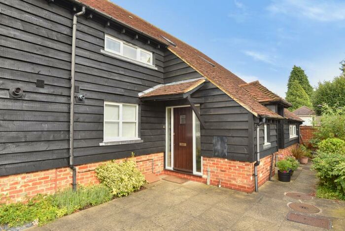 3 Bedroom Mews To Rent In Alfred Road Farnham, GU9