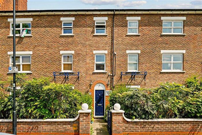 1 Bedroom Flat To Rent In Langton Road, Stockwell, SW9