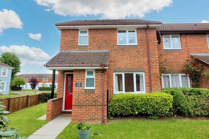 3 Bedroom End Of Terrace House To Rent In Watermead, Aylesbury, HP19