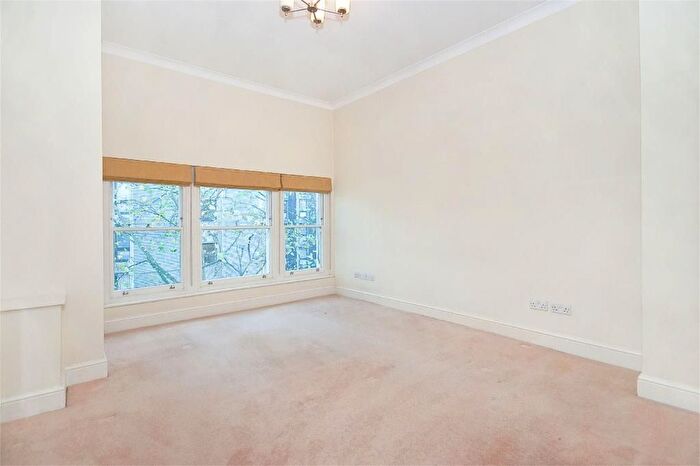 1 Bedroom Flat To Rent In Bedford Court Mansions, Adeline Place, Bloomsbury, WC1B