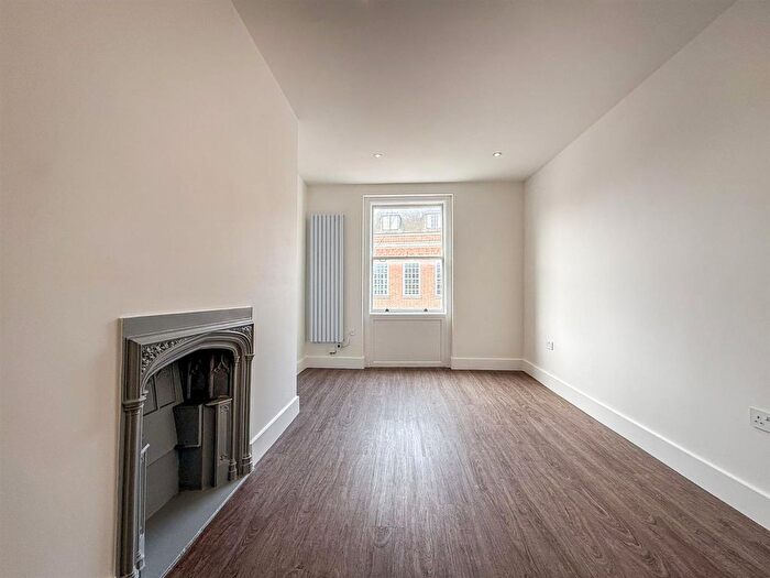 1 Bedroom Flat To Rent In Doughty Street, London, WC1N