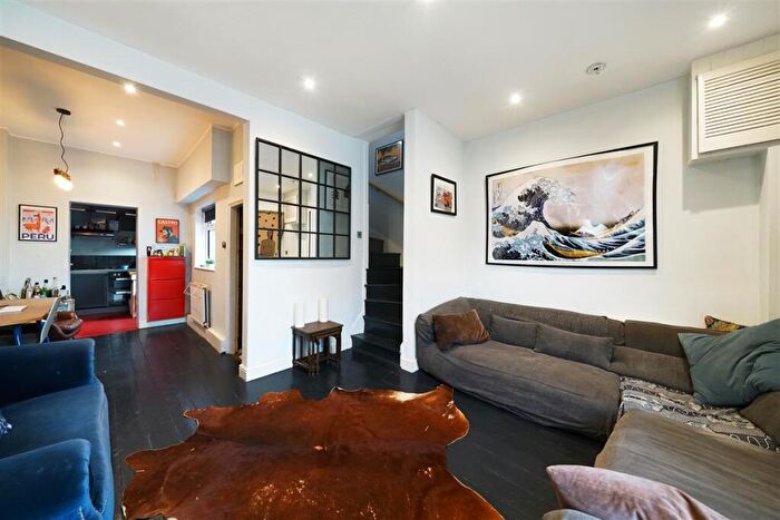 1 Bedroom End Of Terrace House For Sale In Old Oak Lane, NW10