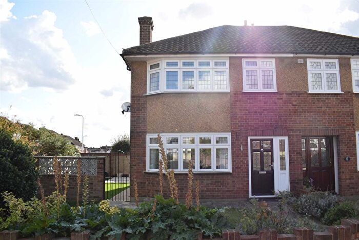 4 Bedroom Semi-Detached House To Rent In Glenton Way, Rise Park, Romford, RM1