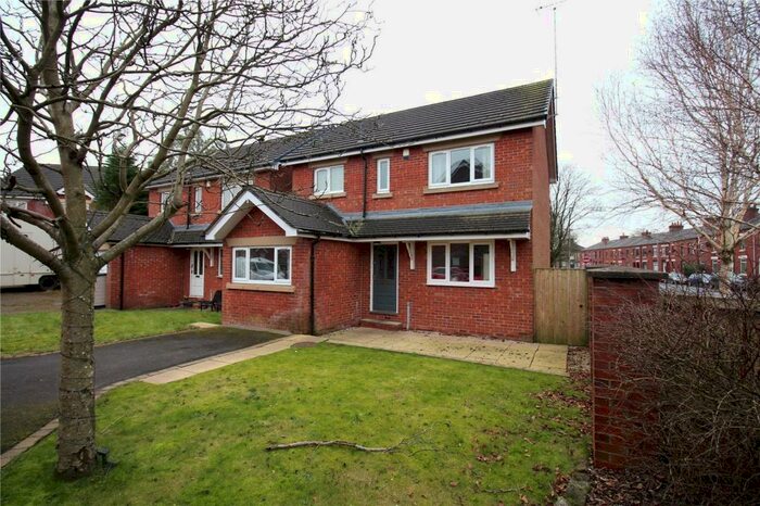 4 Bedroom Detached House To Rent In St Josephs Close, Shaw, Oldham, OL2