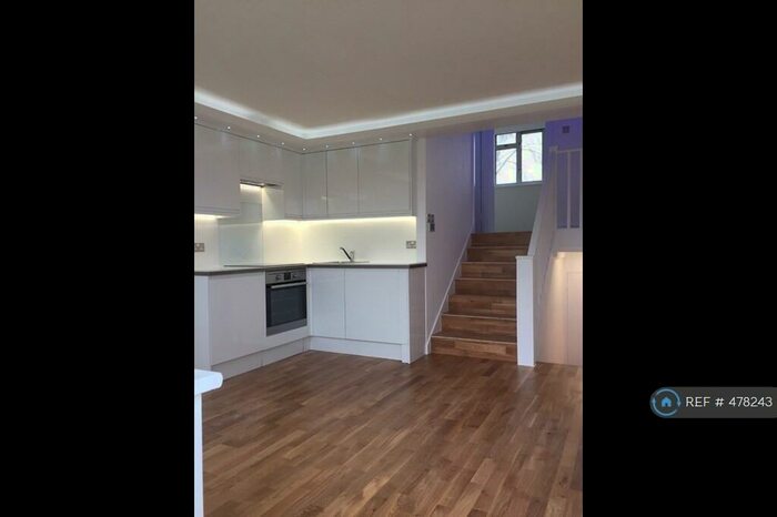 2 Bedroom Flat To Rent In Overhill Road, East Dulwich, SE22