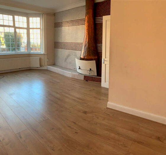 3 Bedroom Detached House To Rent In Hounslow, TW3