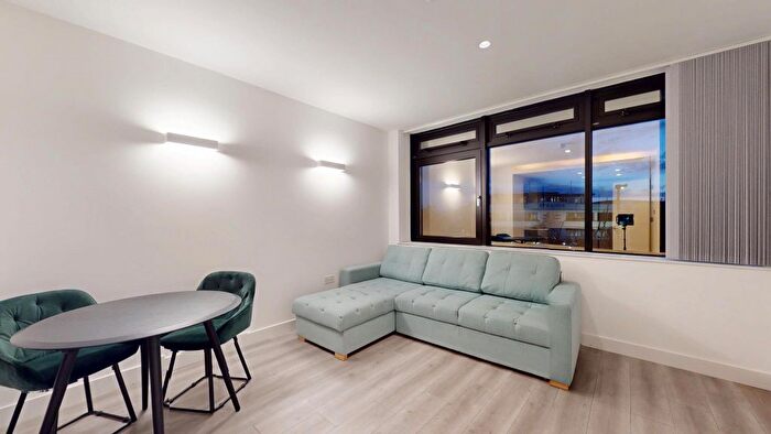 1 Bedroom Flat To Rent In New Horizons Court, Brentford, TW8