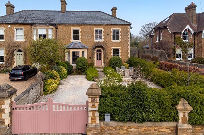 7 Bedroom Semi-Detached House For Sale In Station Road, Tring, Hertfordshire, HP23