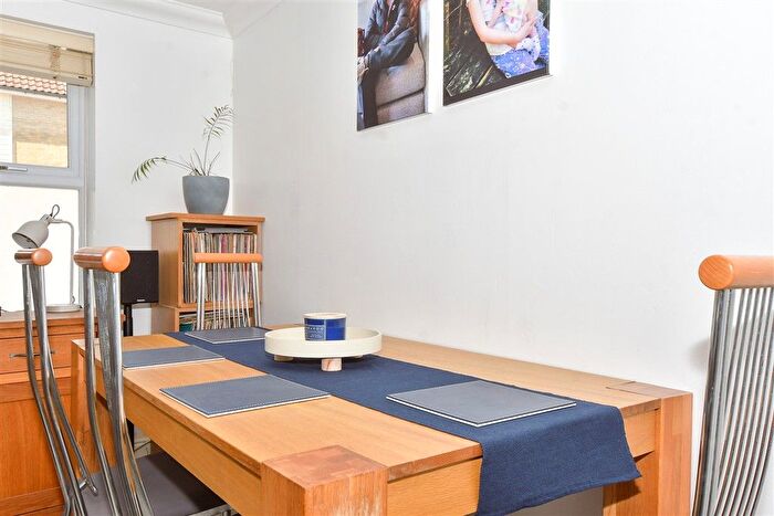 2 Bedroom Flat For Sale In Paxton Avenue, Hawkinge, Folkestone, Kent, CT18
