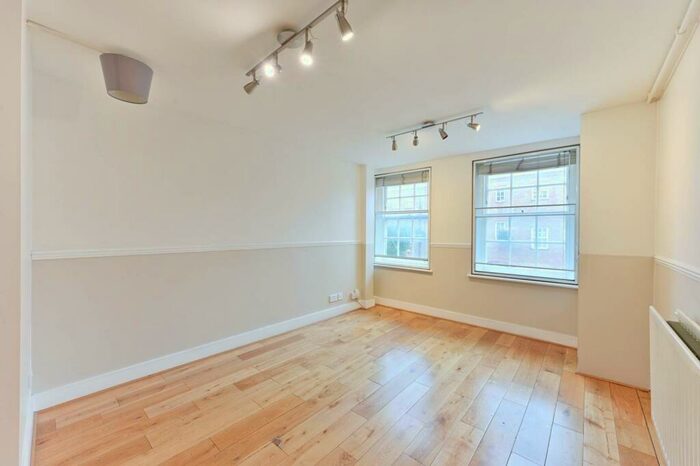 1 Bedroom Flat To Rent In High Street, Hampton Wick, Kingston Upon Thames, KT1