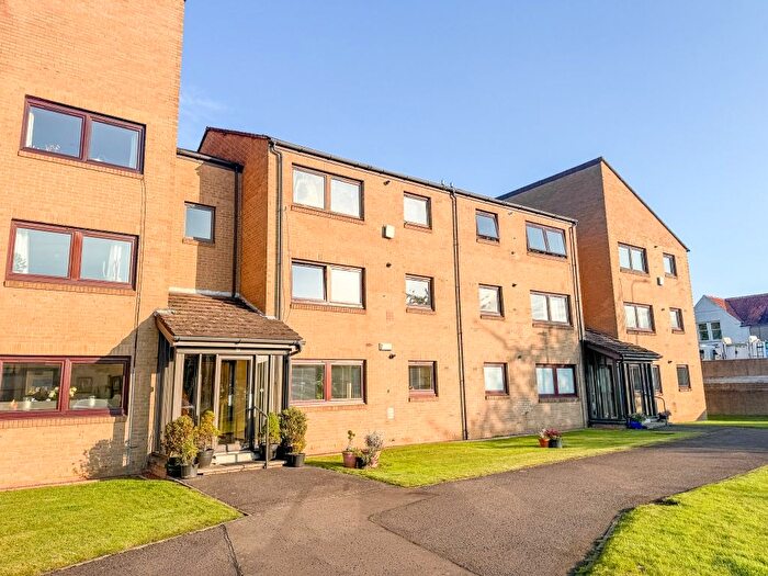 2 Bedroom Flat To Rent In Clark Place, Trinity, Edinburgh, EH5