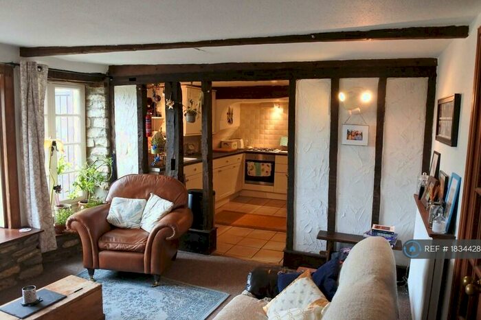 2 Bedroom Flat To Rent In Gloucester Street, Malmesbury, SN16