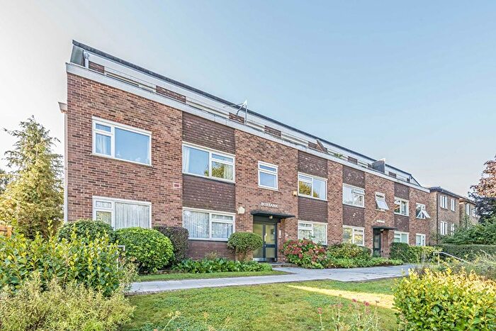 2 Bedroom Flat To Rent In Dukes Avenue, New Malden, KT3