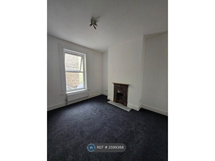1 Bedroom Flat To Rent In Templar Street, Dover, CT17