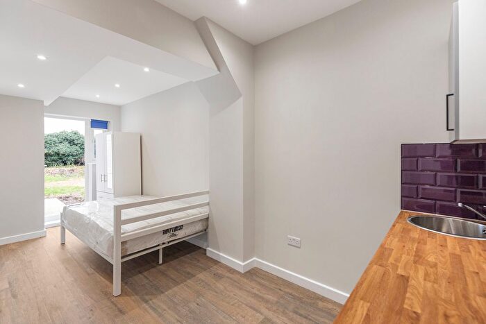 Studio To Rent In Tachbrook Road, Feltham, TW14