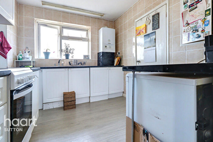 3 Bedroom Flat For Sale In Oakhill Road, Sutton, SM1