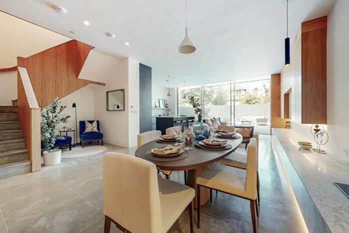 4 Bedroom Mews To Rent In West Heath Road, Hampstead, NW3