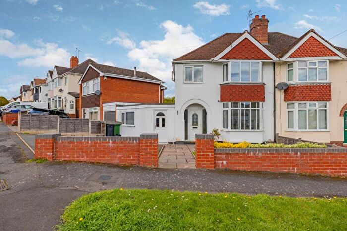 3 Bedroom Semi Detached House For Sale In Gerald Road, Wollaston, Stourbridge, DY8