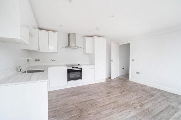 1 Bedroom Flat To Rent In High Street, Alton, Hampshire, GU34