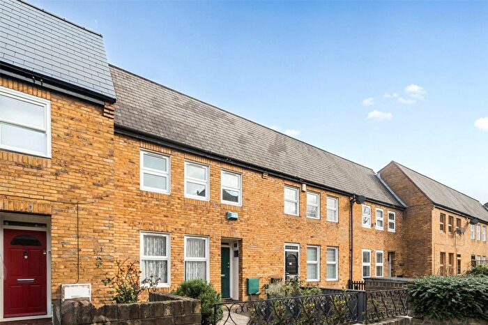 3 Bedroom Detached House For Sale In Minnow Walk, Walworth, London, SE17