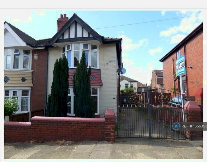 4 Bedroom Semi-Detached House To Rent In Broom Grove, Rotherham, S60