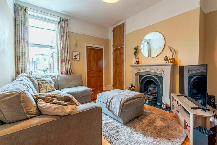 2 Bedroom Flat To Rent In Simonside Terrace, Heaton, NE6