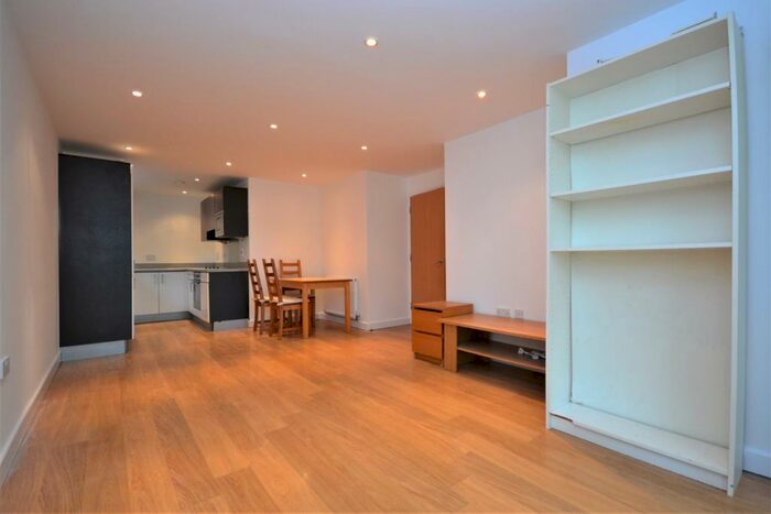 2 Bedroom Flat To Rent In Blyth Road Bromley, BR1