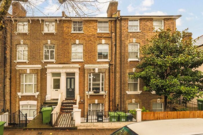 1 Bedroom Flat To Rent In Loftus Road, Shepherds Bush, W12