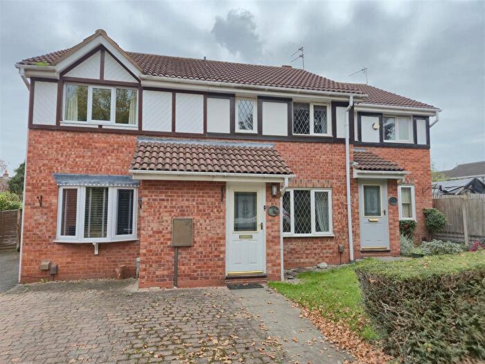 2 Bedroom Town House For Sale In Domont Close, Shepshed, Leicestershire, LE12