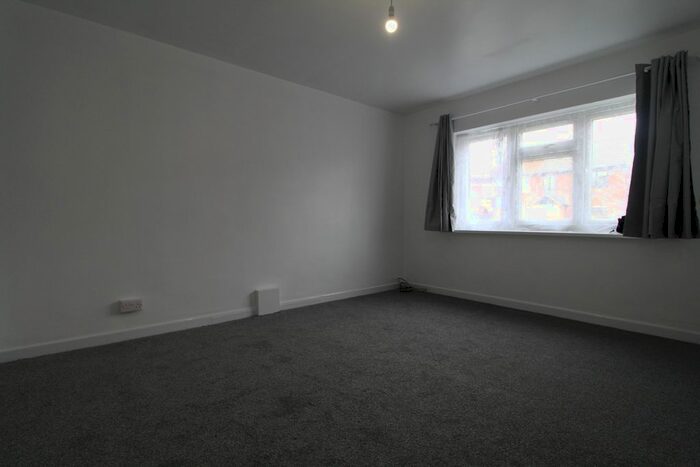 4 Bedroom Semi-Detached House To Rent In Marvell Avenue, Hayes, UB4