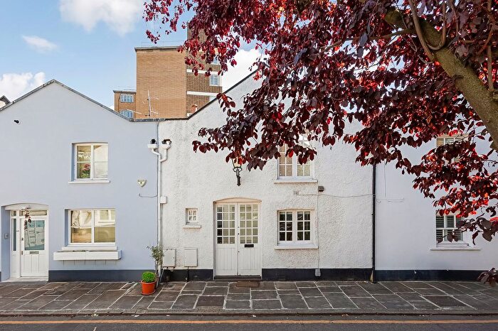 1 Bedroom Mews For Sale In Kelso Place, Kensington, London, W8