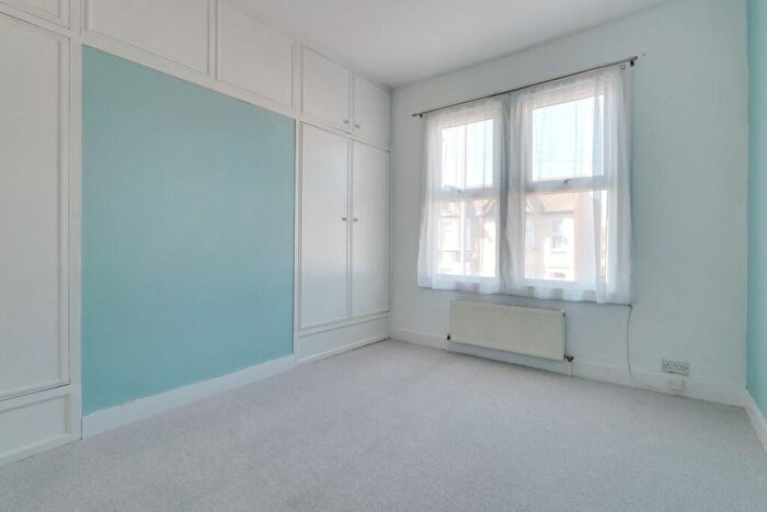 3 Bedroom End Of Terrace House For Sale In Central Avenue, Southend-on-Sea, SS2